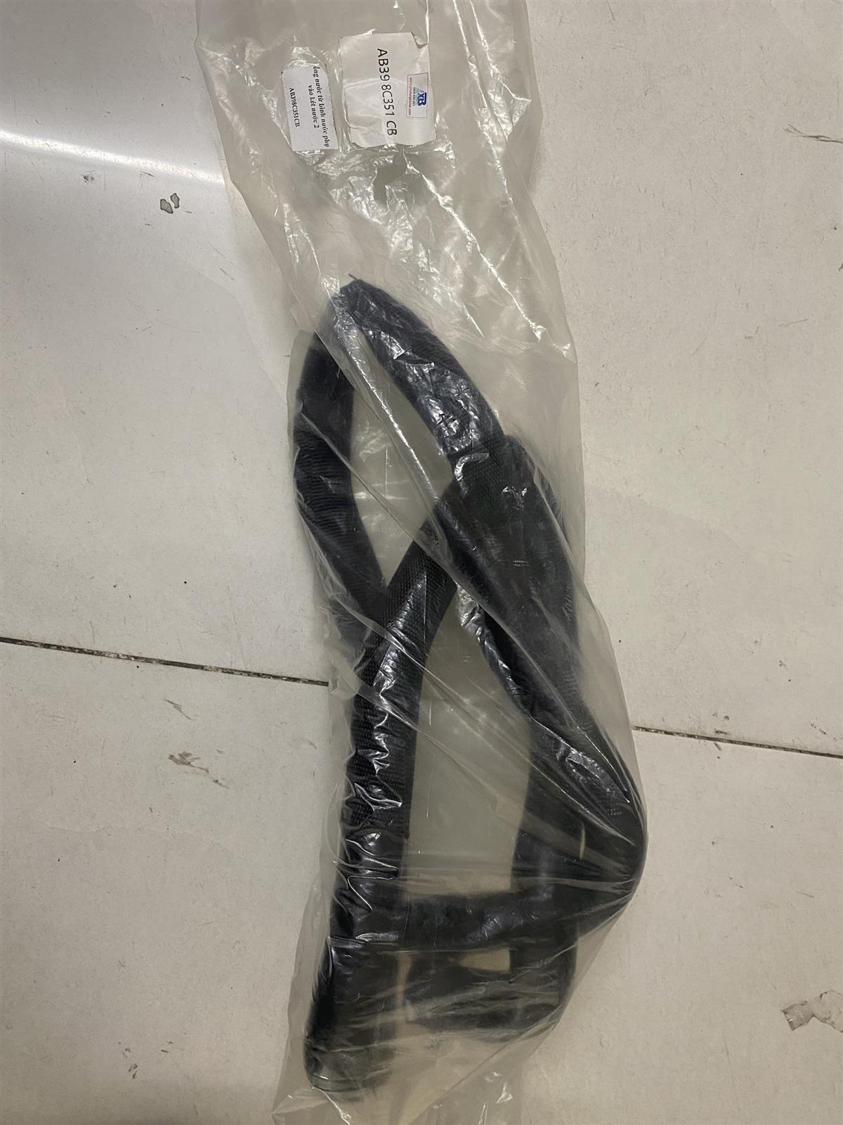 Ống nước từ bình nước phụ vào két nước Ford Ranger 2012, Bt50 2016 