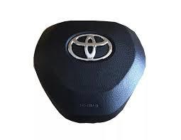 Logo Toyota trên túi khi vô lăng Th