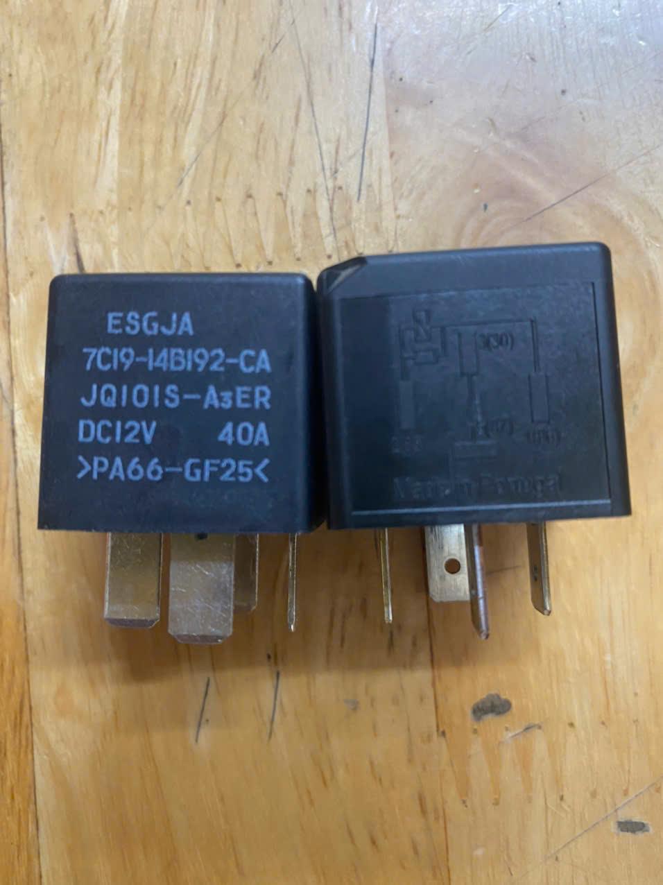 Cầu chì ford Transit 2009-2020 relay 40A/12V CH