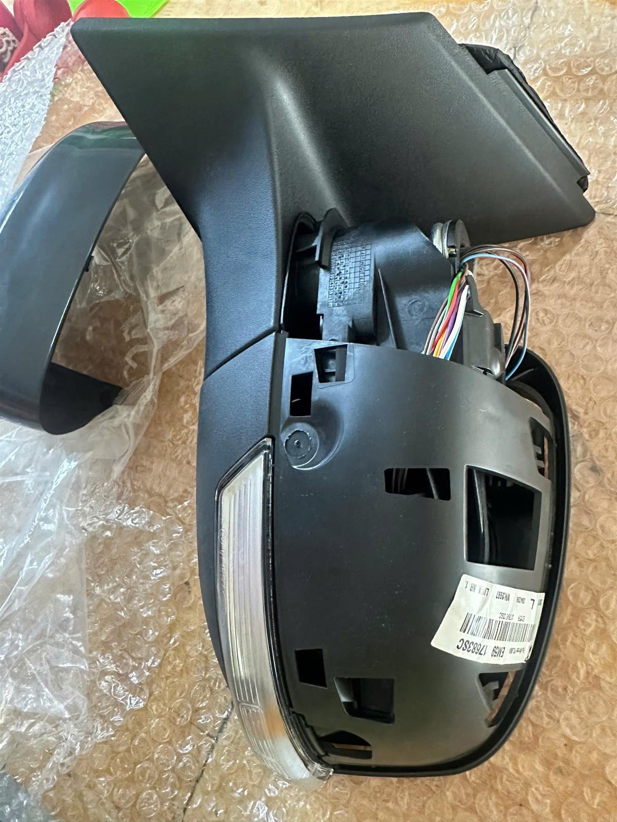 Kính chiếu hậu Ford Focus 2015-2018 LH CH(13 dây có đèn)