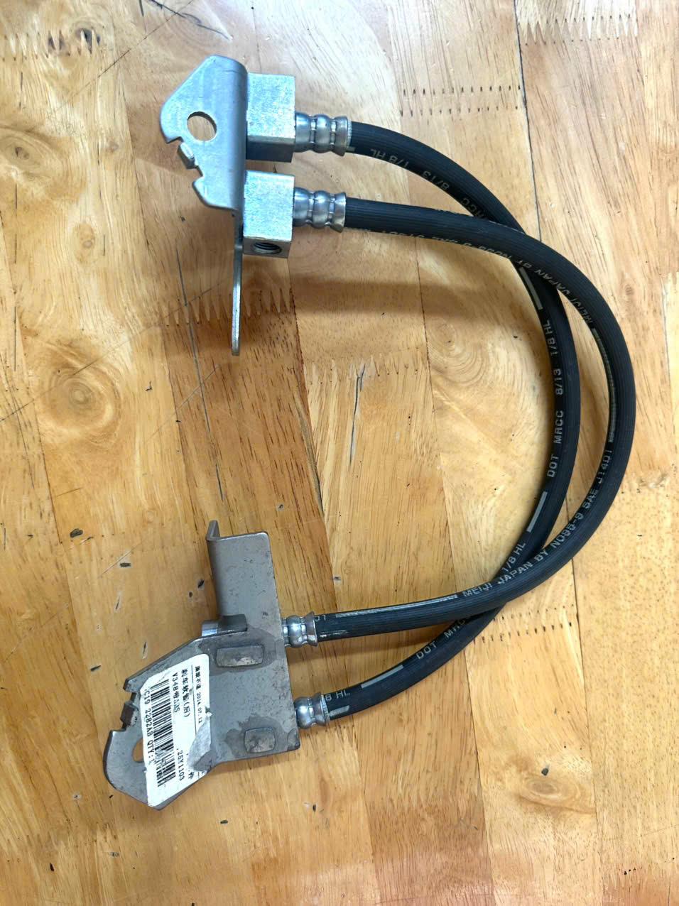 Ống dầu thắng sau Ford Transit 2009-2020 CH có ABS đôi
