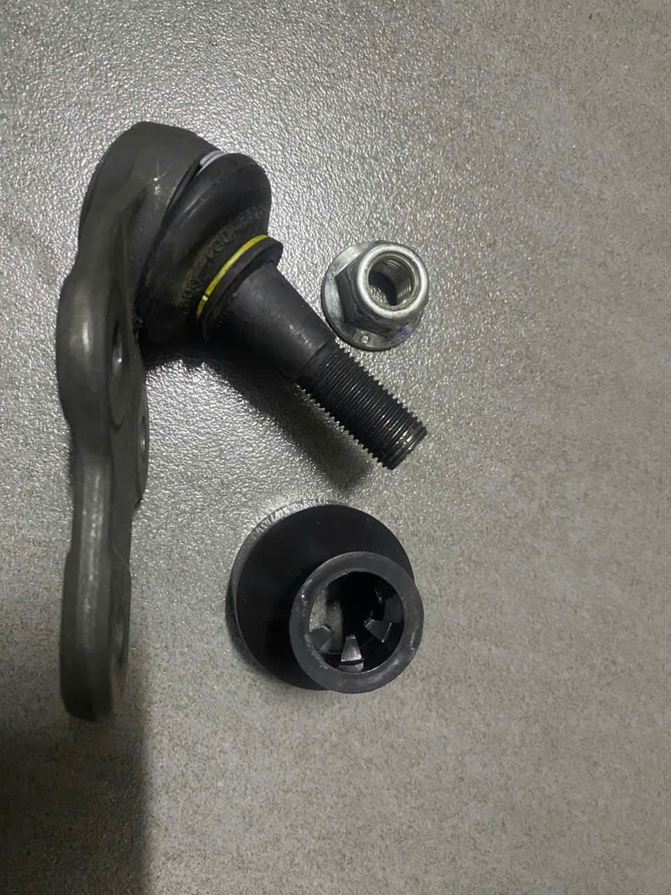 Rotuyn trụ Ford Focus 2006-2011 TRW(côn nhỏ)