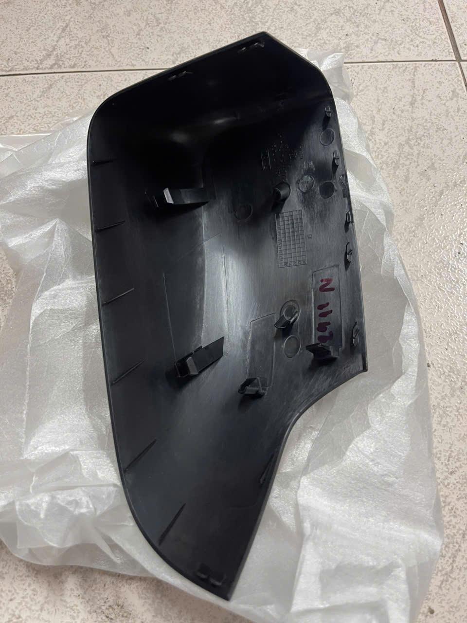 Ốp kính chiếu hậu Ford Ranger 2012-2020 LH CH( có đèn xinhan)