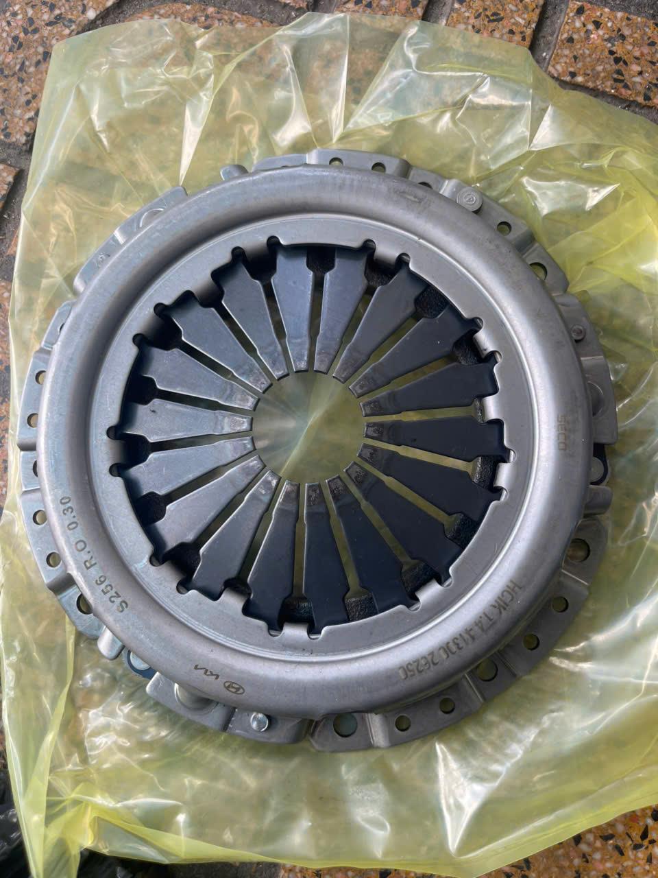 Mâm ép + lá côn Hyundai Accent 2011-2019 CH