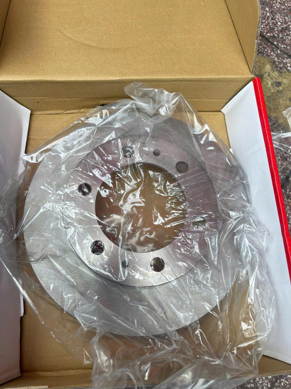 Đĩa thắng trước Toyota Hilux 2005-2011 TH