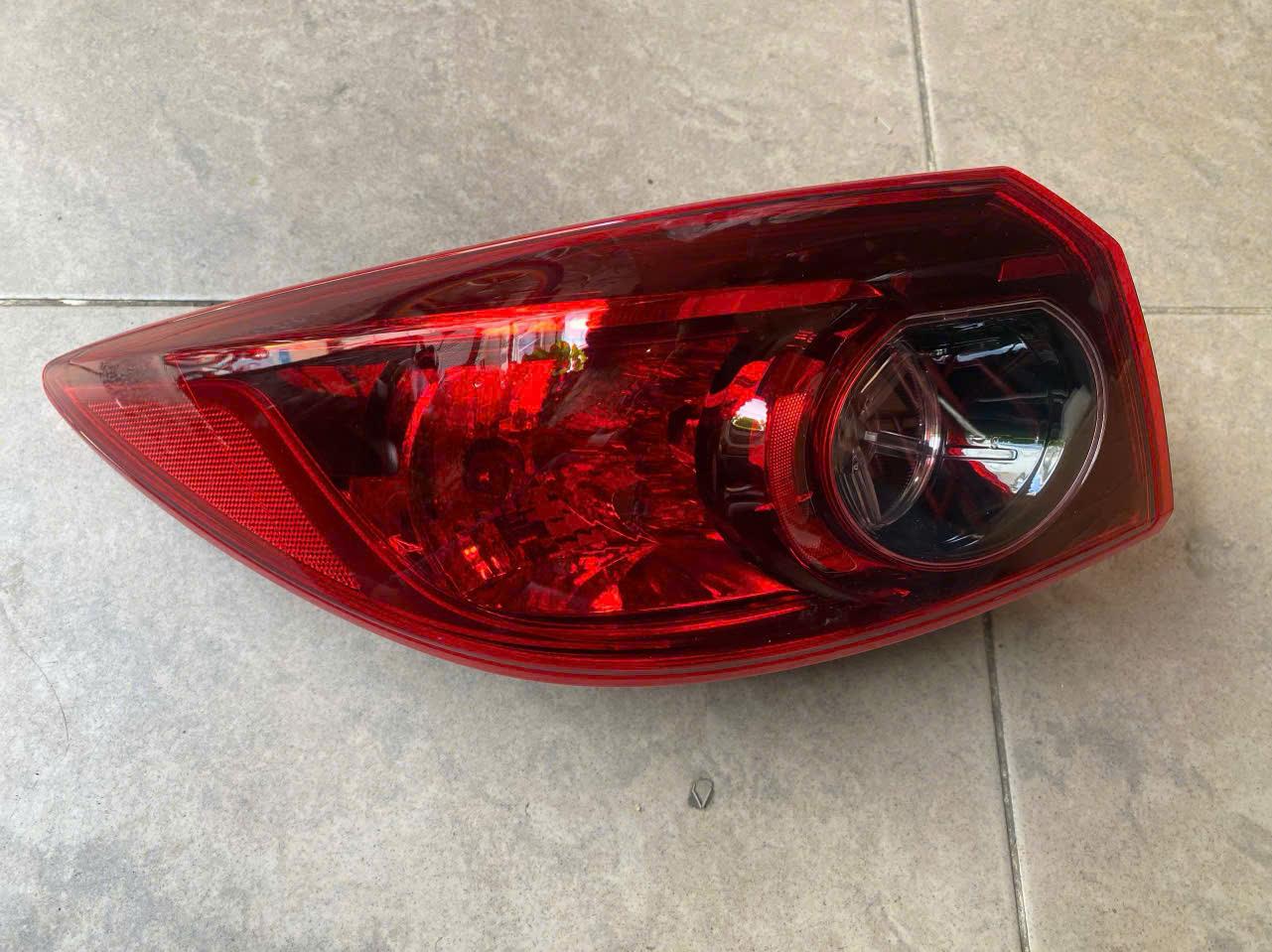 Đèn lái sau ngoài Mazda 3 2016-2019 LH CH