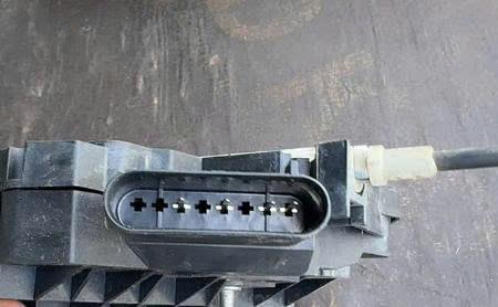 Ổ khóa ngậm cửa sau Ford Ranger 2012-2020, Focus 2012-2018, Ecosport, Fiesta 2011- nay LH TH ( 4 giắc)
