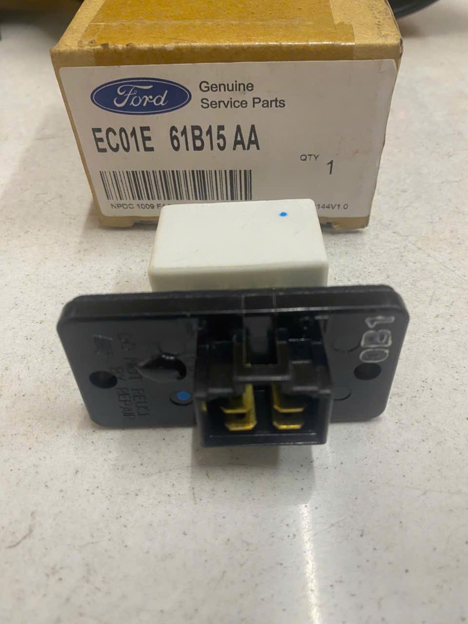 Điện trở quạt dàn lạnh trước Escape 2003-2008 CH