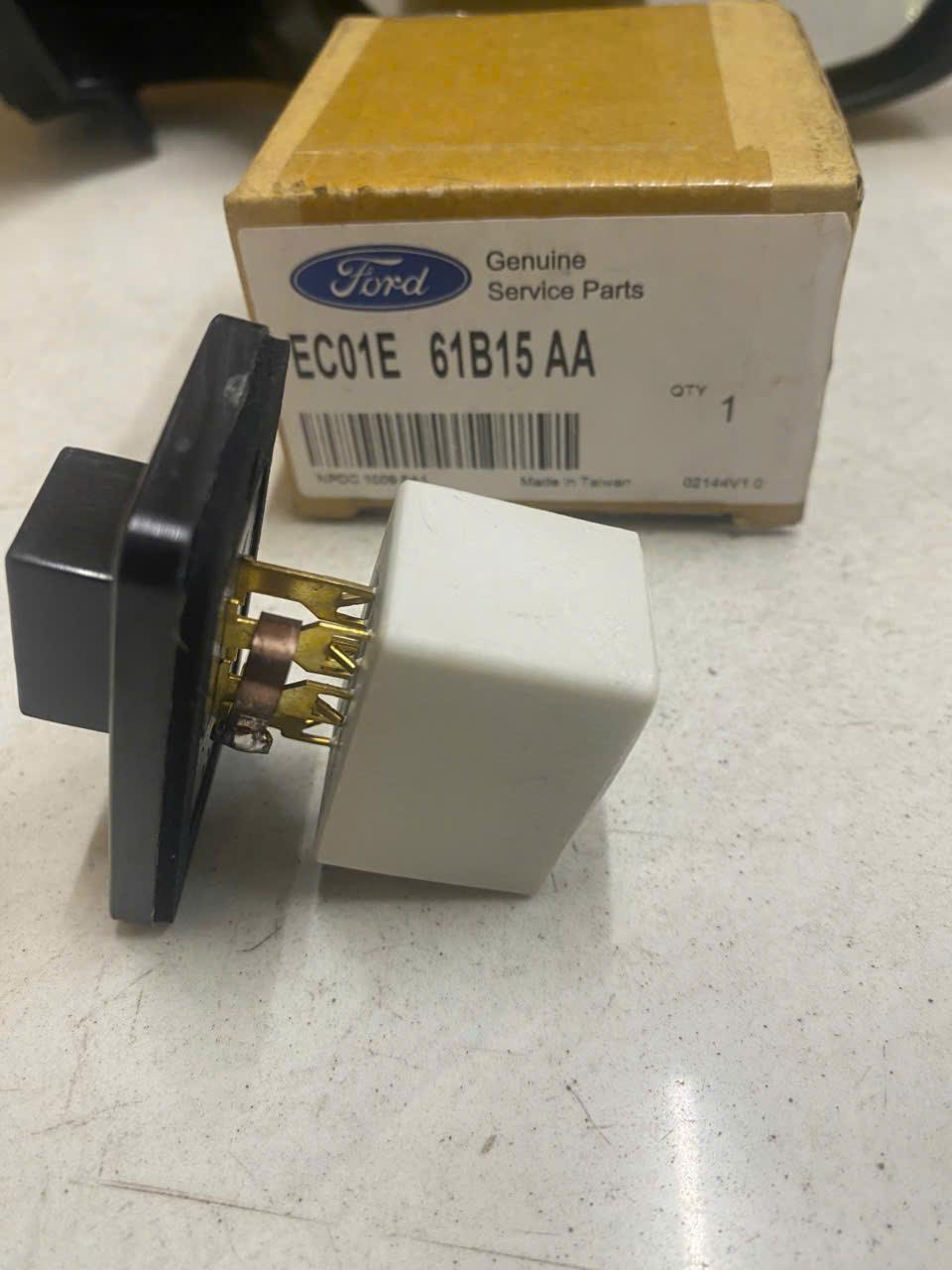 Điện trở quạt dàn lạnh trước Escape 2003-2008 CH