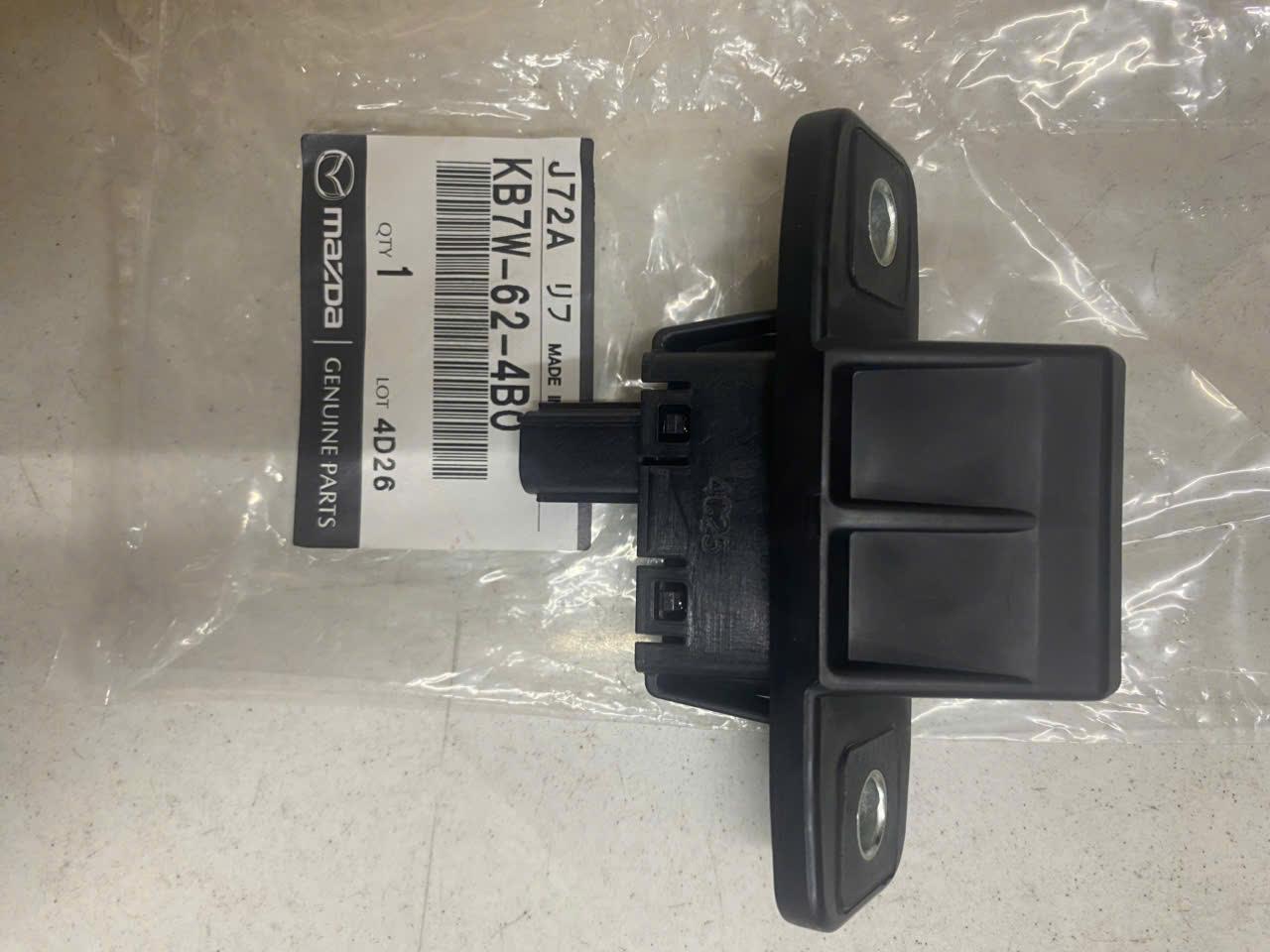 Công tắc mở cốp sau Mazda CX5, CX9 2014-2019 CH