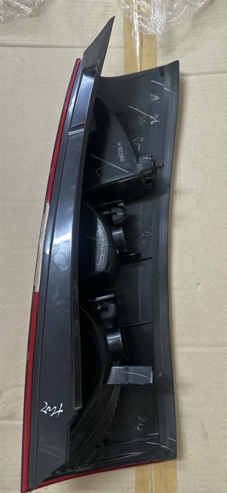 Đèn lái sau Ford Everest 2007-2009 LH CH