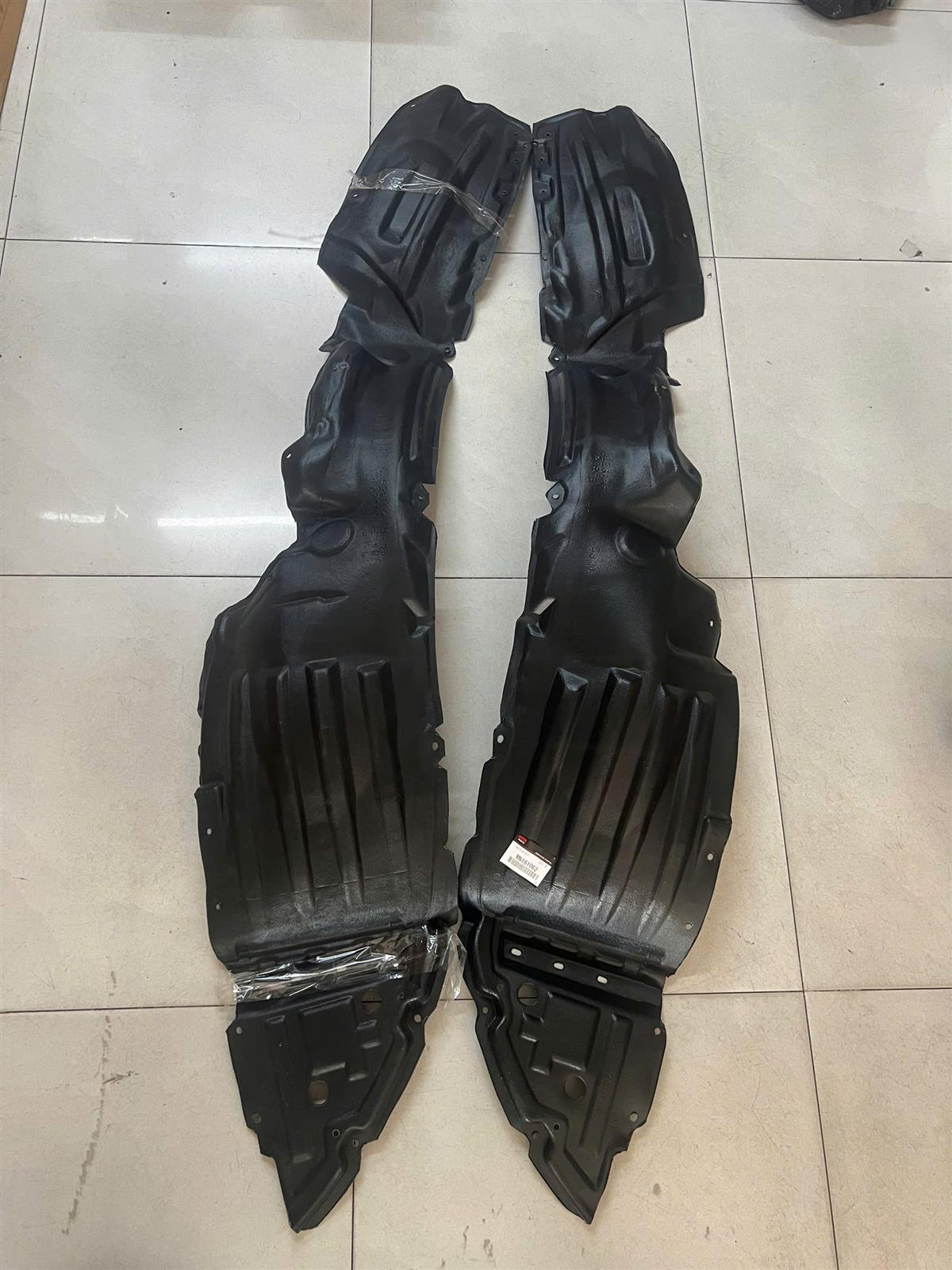 Chắn bùn lòng dè trước Mitsubhisi Grandis 2005 LH/RH TH