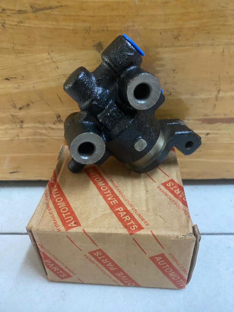 Heo chia dầu thắng sau Toyota Fortuner 2009-2016 TH