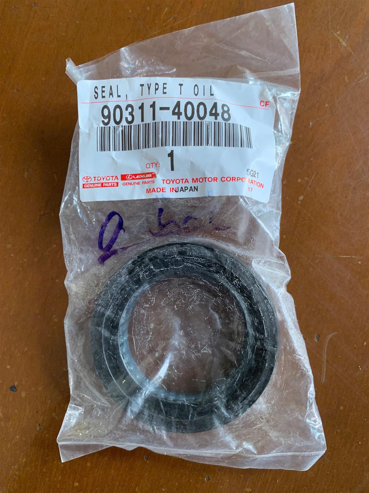 Phốt đuôi hộp số Toyota Fortuner, Hiace CH