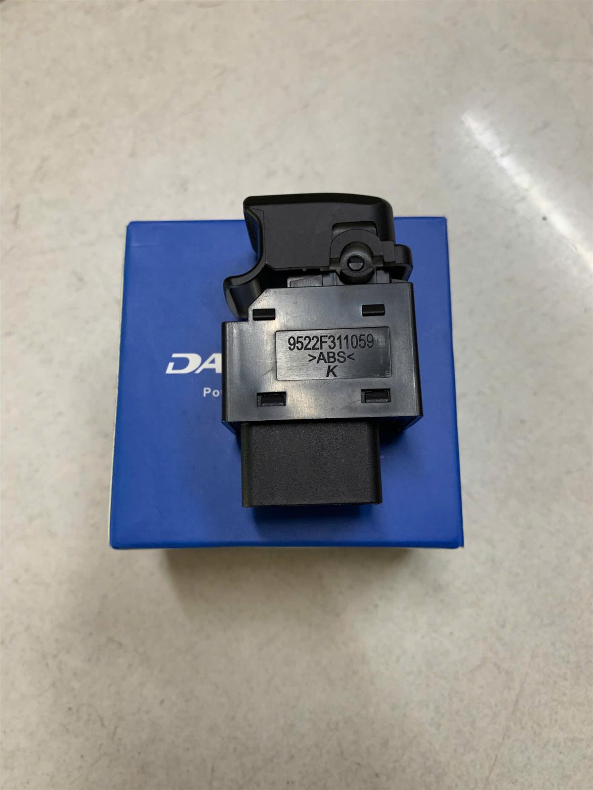 Công tắc bấm kính đơn Hyundai Santafe, Kia CH