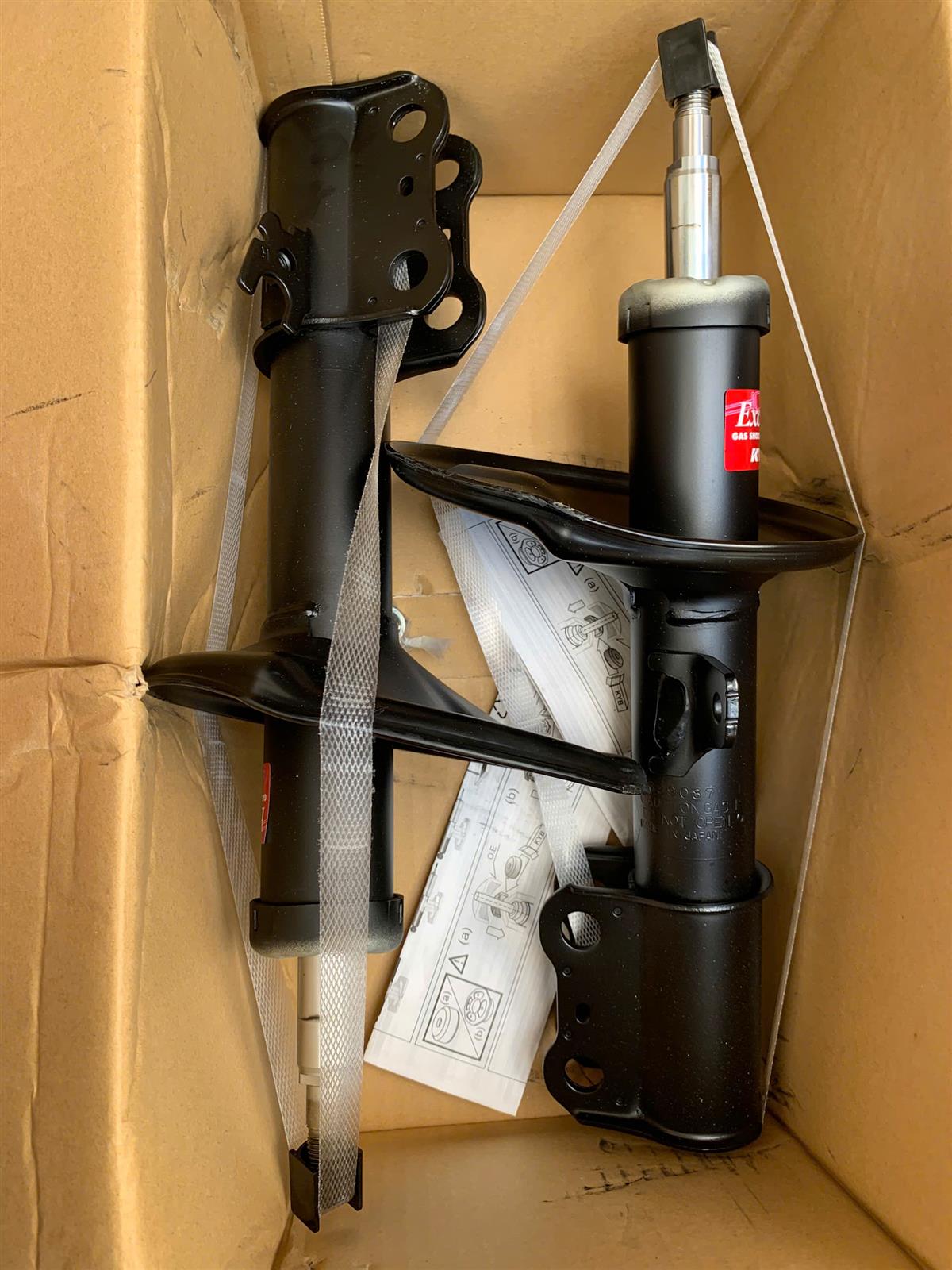 Giảm xóc sau Toyota Camry 1992-2006 KYB