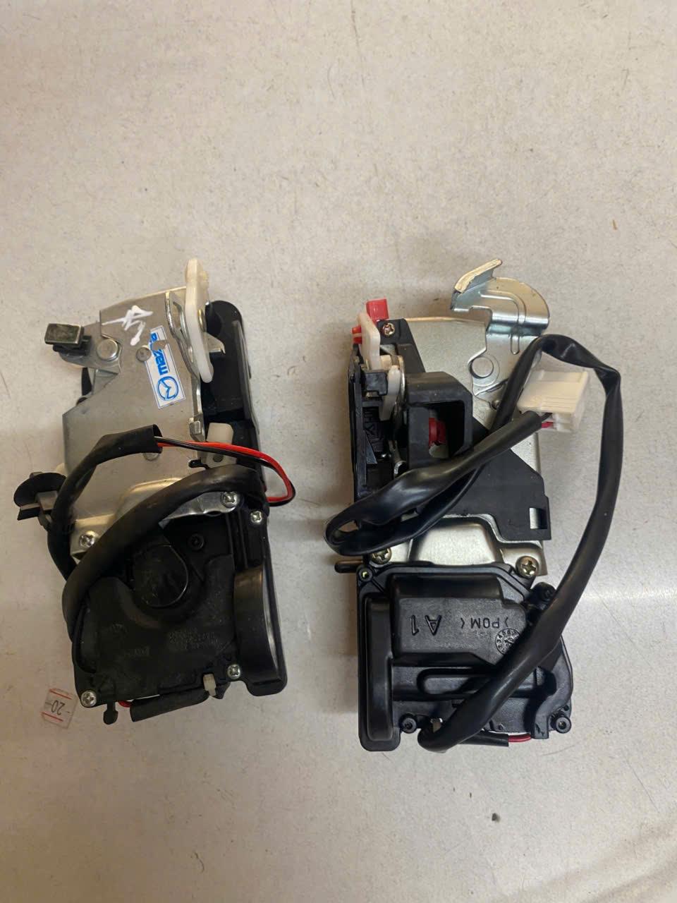 Ổ khóa ngậm cửa sau Ford Laser 1.8 2002 TH