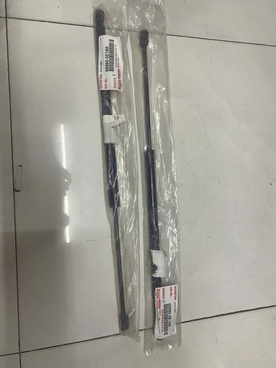 Ty cốp sau Toyota Lexus RX450 CH