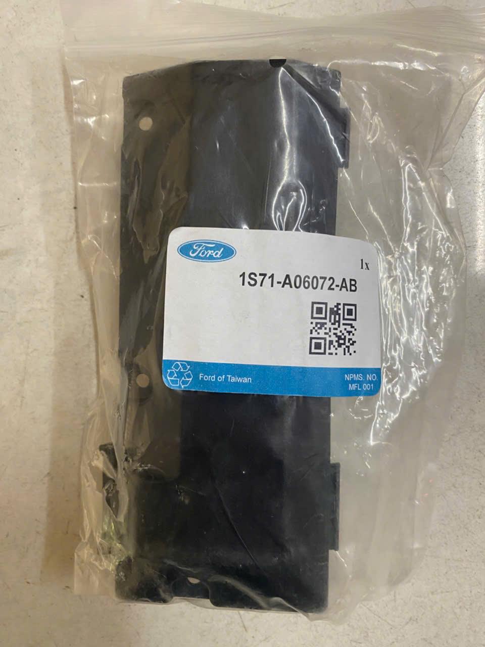 Tay mở cốp Ford Mondeo 2.5 2003 TH