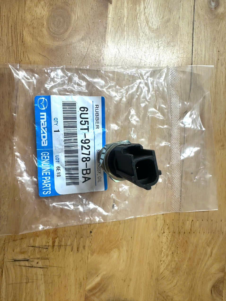 Cảm biến áp suất dầu động cơ Ford Escape 3.0, Mondeo 2.5 TH (1chân)