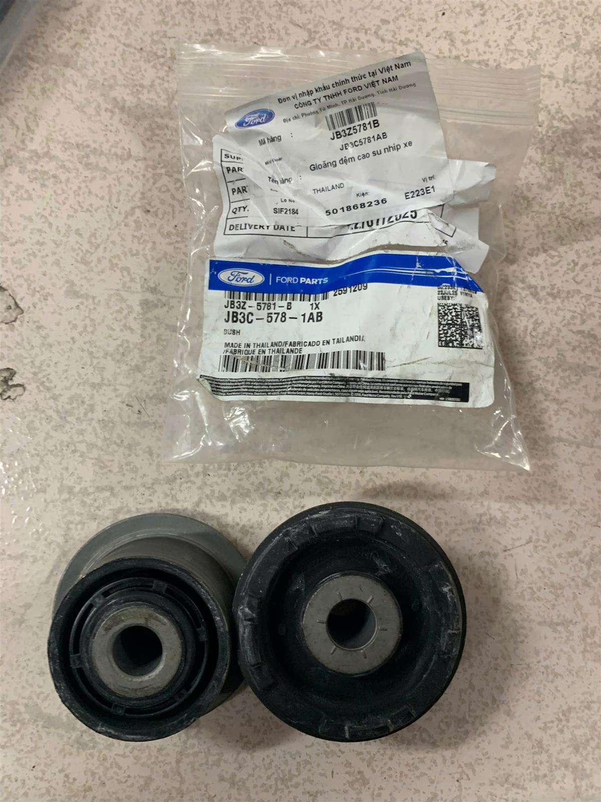 Cao su nhíp trước Ford Ranger 2012-2018 (lõi sắt) CH