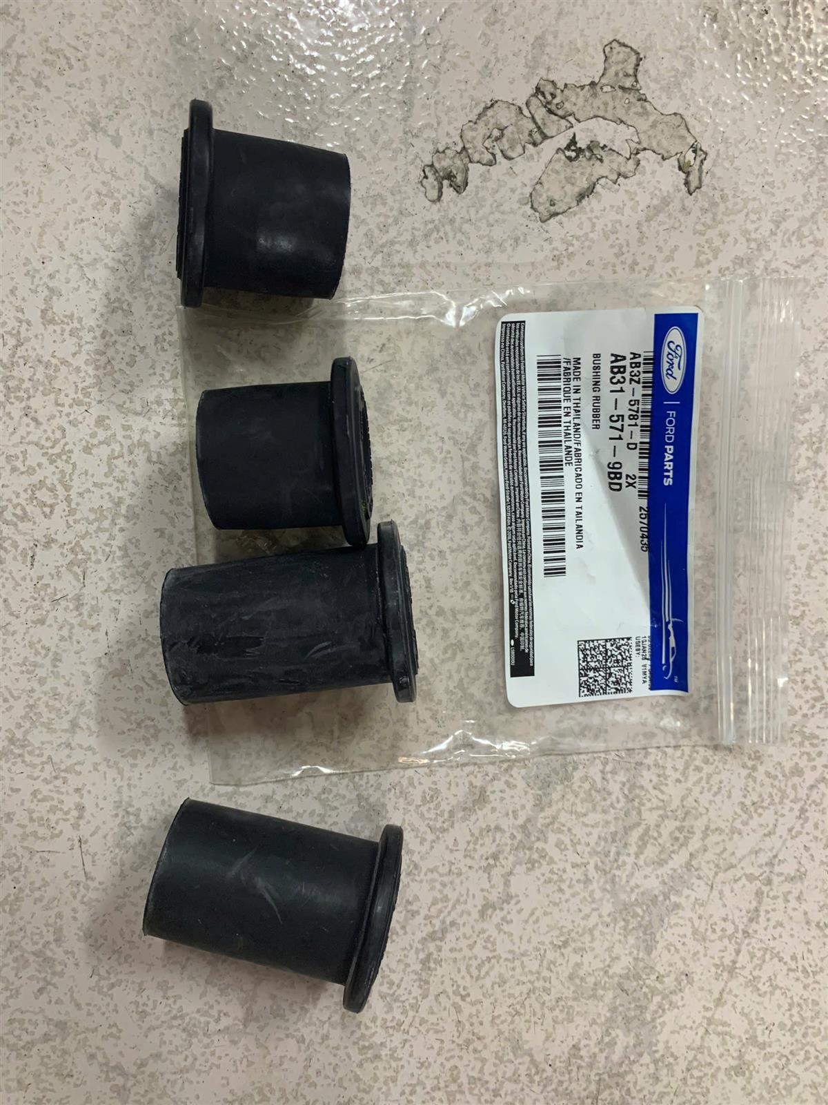 Cao su nhíp sau dưới Ford Ranger 2012-2025 CH( ngắn không lõi sắt)