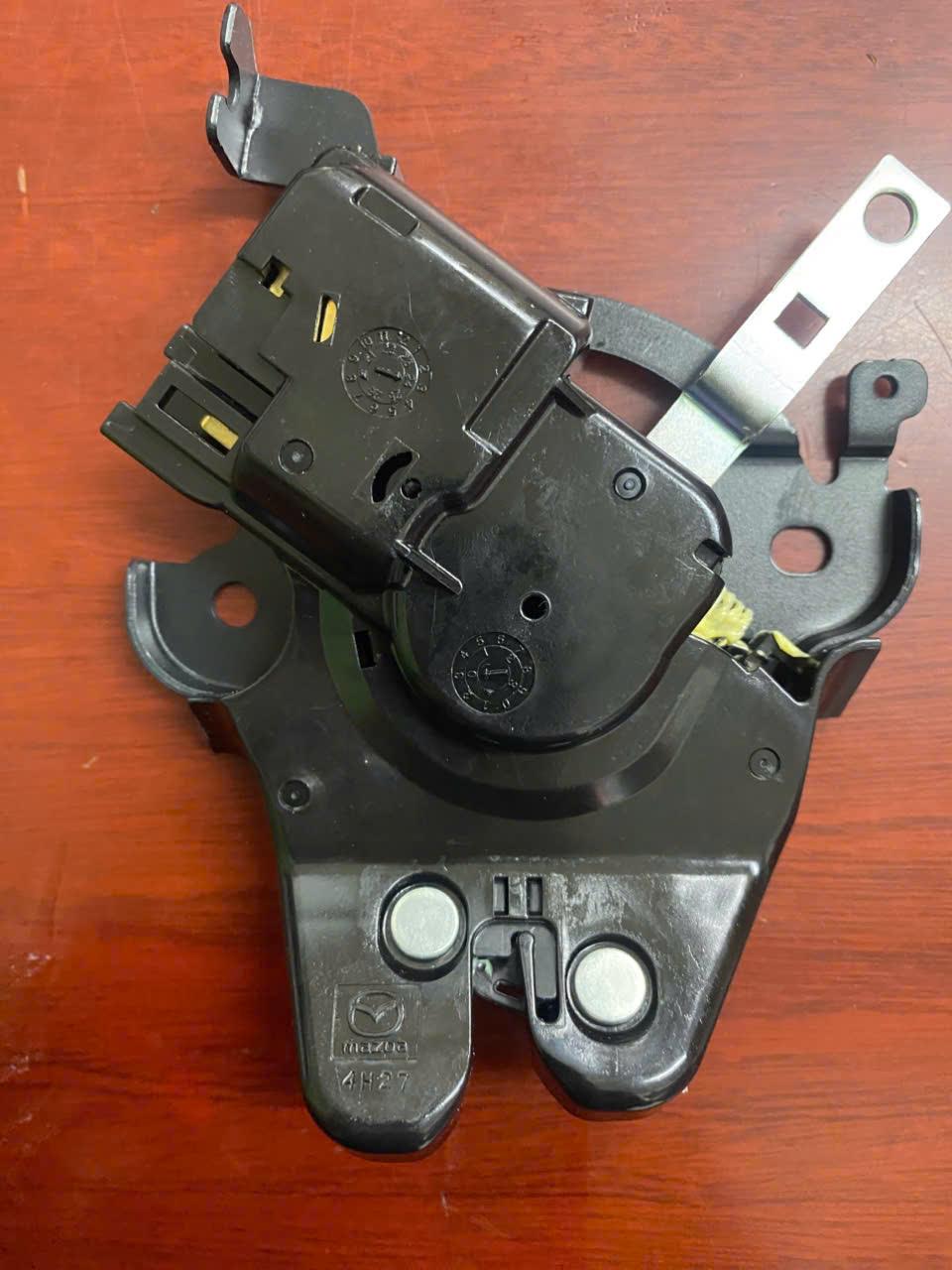 Khóa cốp sau Mazda 2, 3 2015-2018 CH