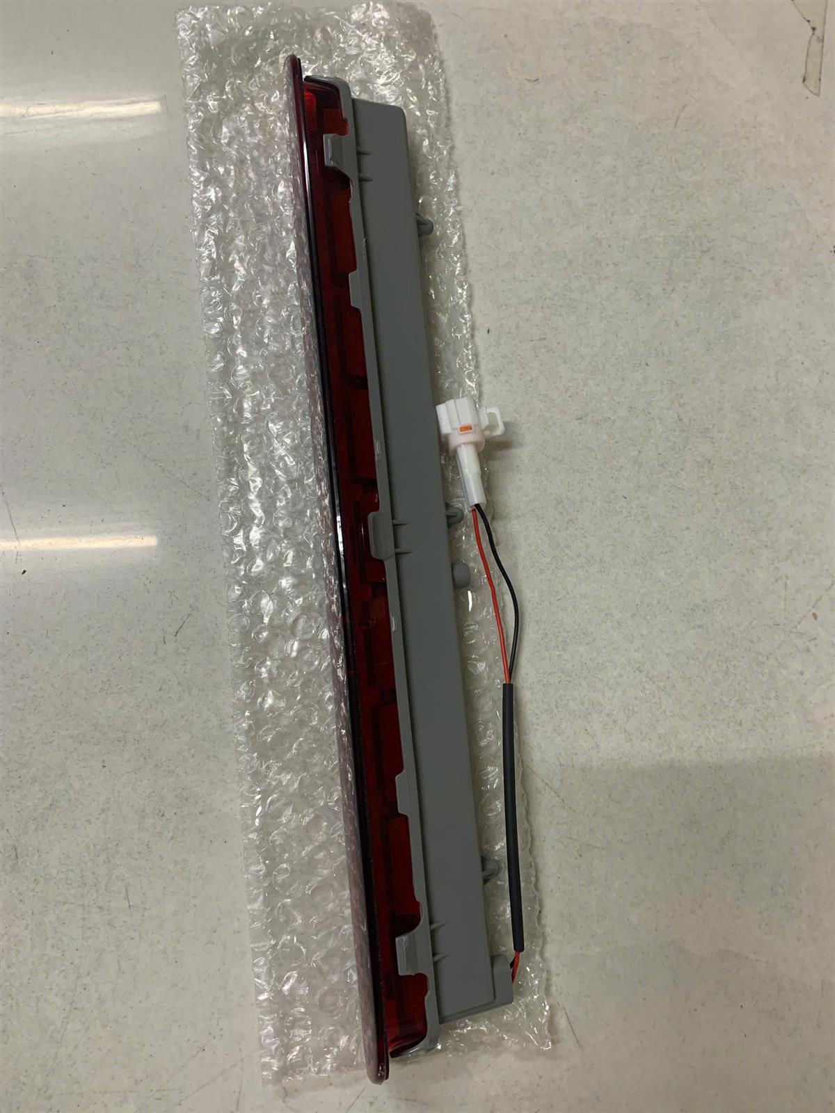 Đèn trên nắp thùng sau Toyota Hilux 2012-2018 CH