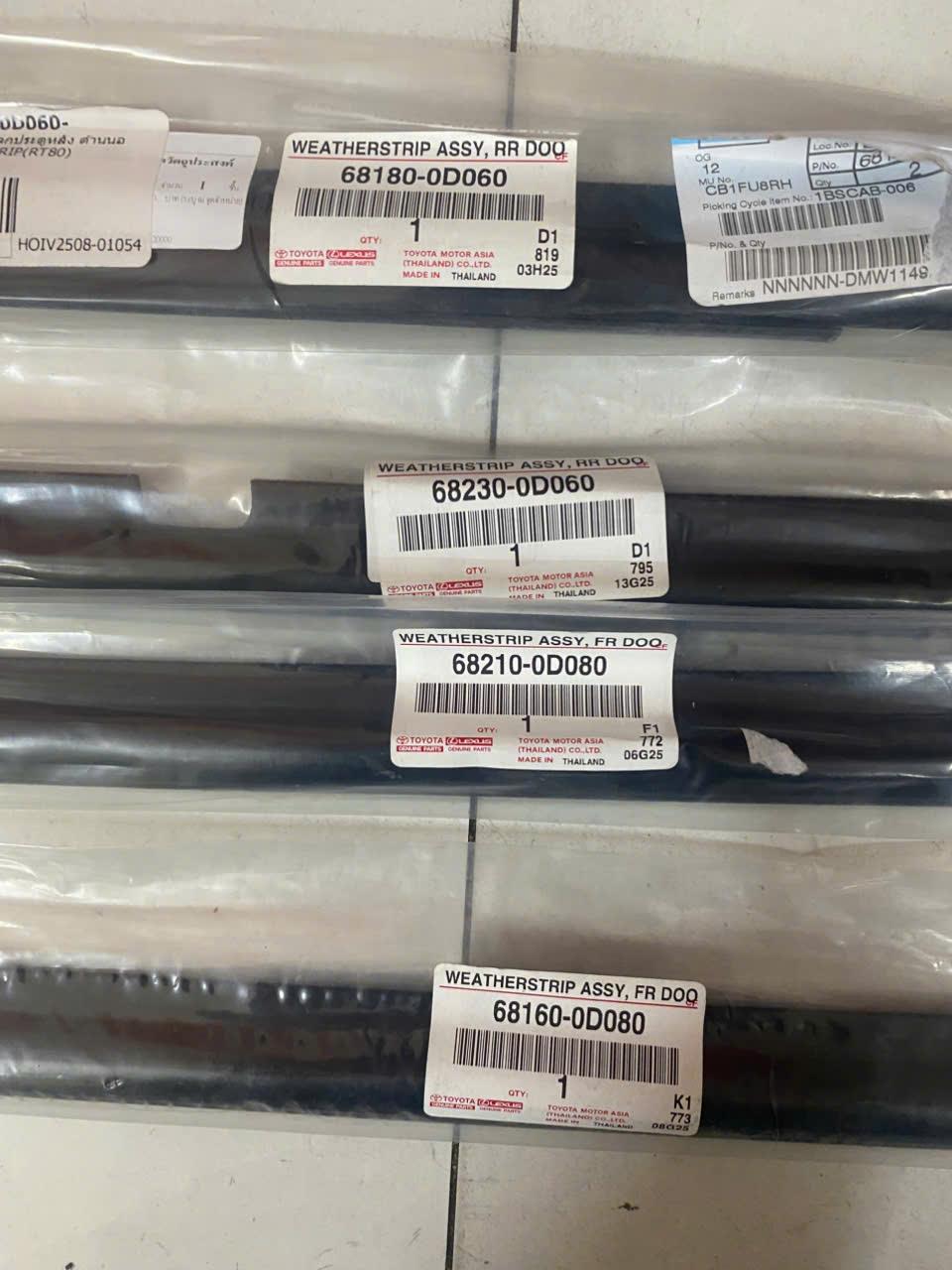 Nẹp ngoài chân kính Toyota Yaris 2006-2012 5D CH