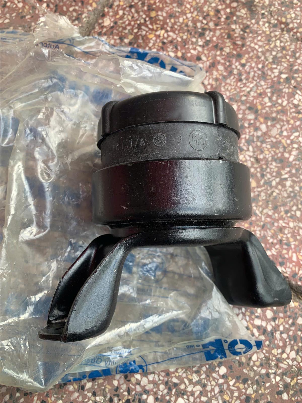 Cao su chân máy Toyota Corona 1992 RH TH