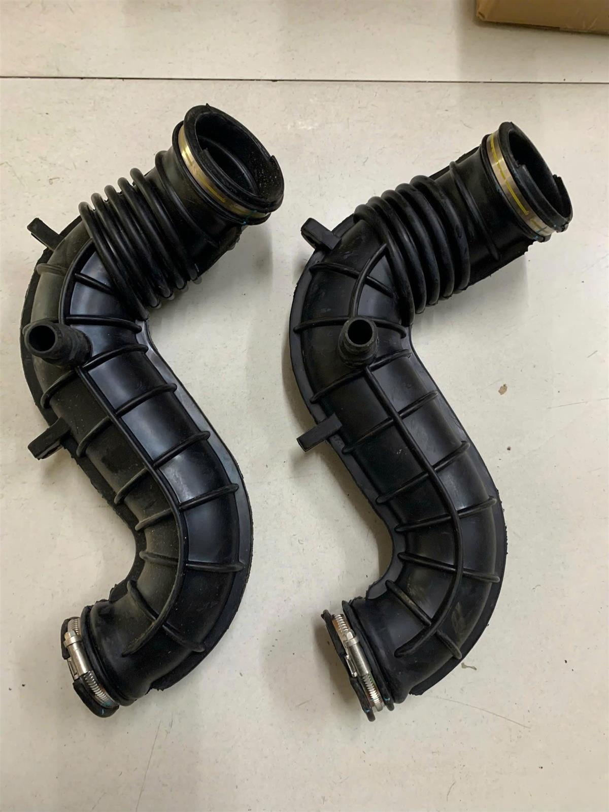 Ống gió vào bầu lọc gió Ford Transit 2009-2020 CH