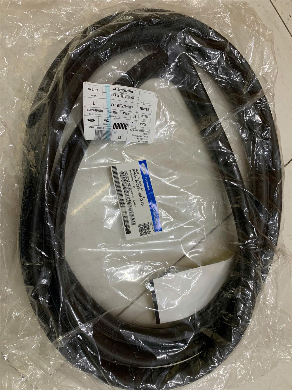 Ron khung cửa sau Ford Fiesta 2012-2018 CH( 5 cửa)