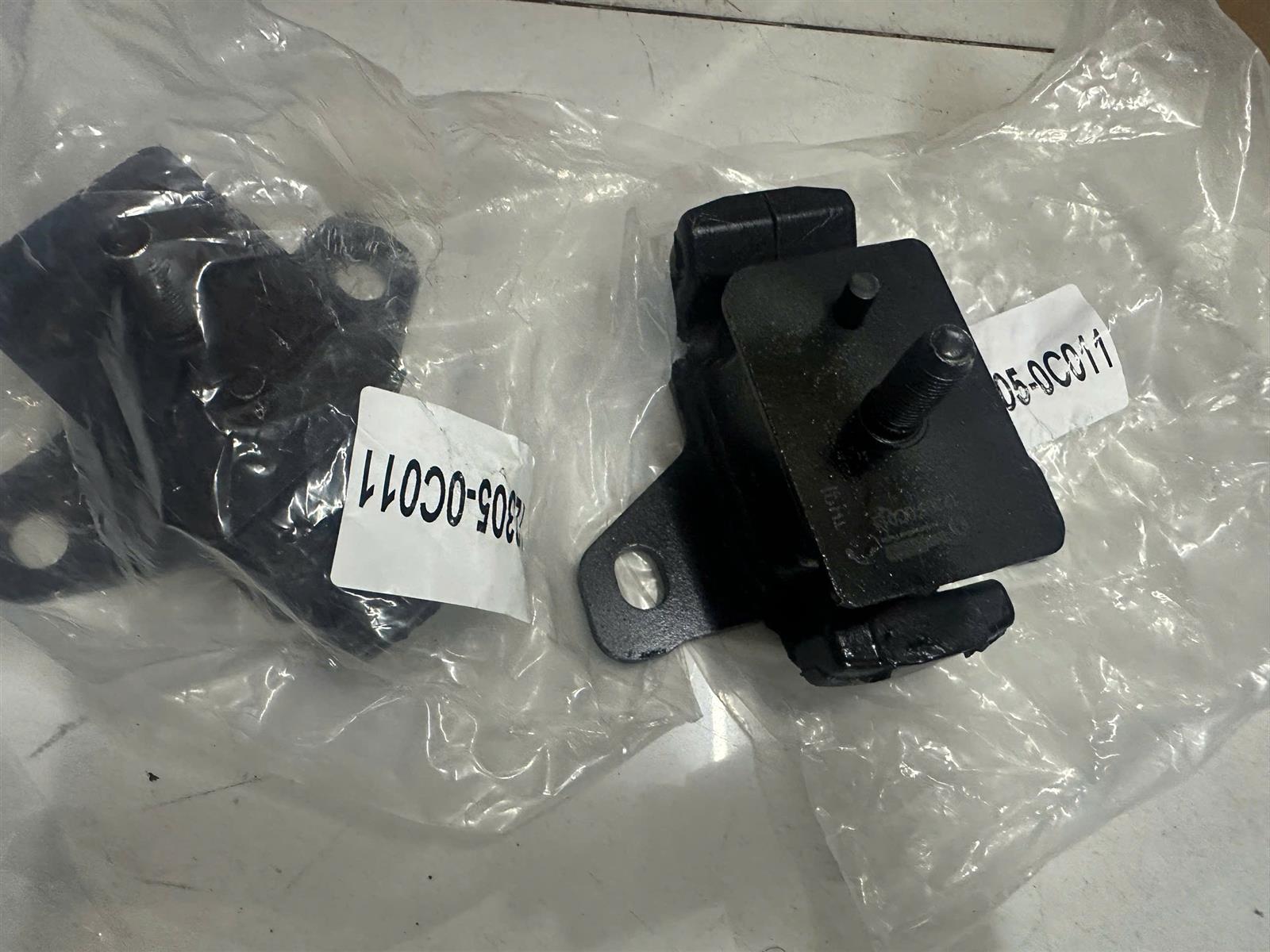 Cao su chân máy Toyota Innova, Fortuner, Hilux Front 2004-2016 TH