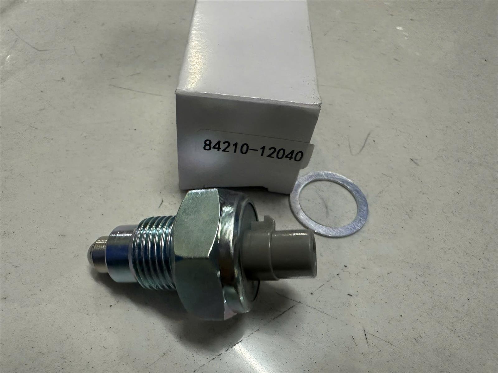 Cảm biến báo lùi Toyota Innova 2004-2014, Hiace, Hilux LN106 TH