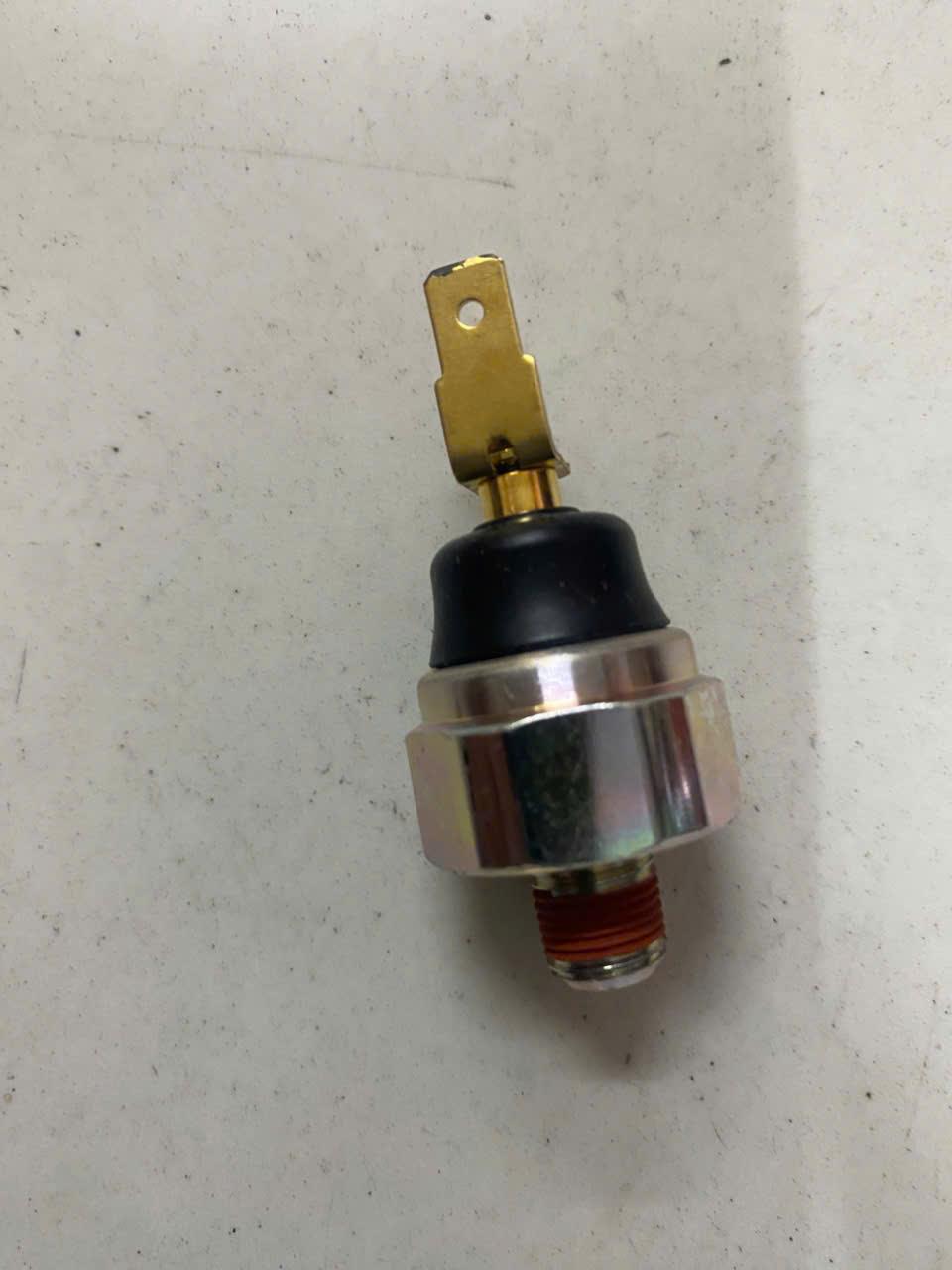 Cảm biến áp suất dầu Ford Laser 1.6, Land Cruiser TH