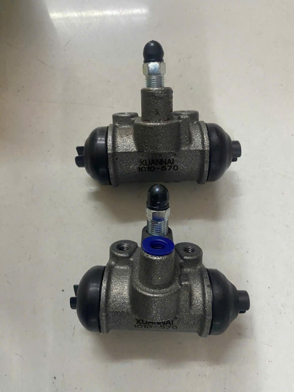 Heo thắng sau Ford Laser 2003, Mazda 323 TH