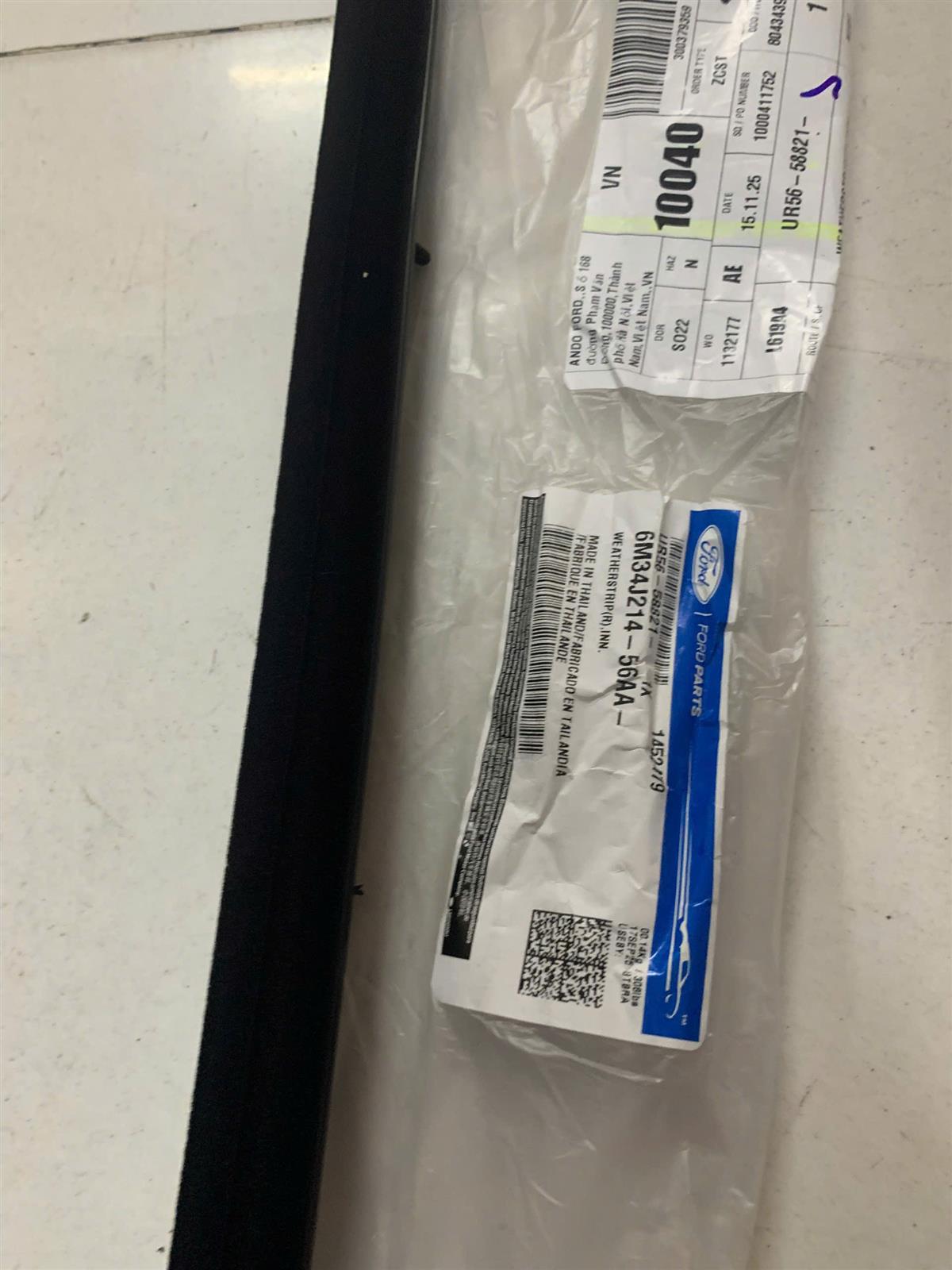 Nẹp trong chân kính cửa trước Ford Ranger 2009-2011, Everest 2009-2014 L/R CH 