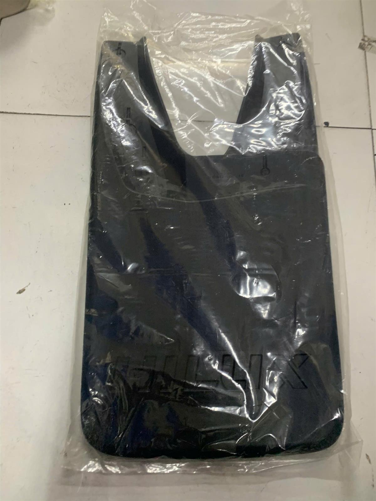 Chắn bùn bánh sau Toyota Hilux CH