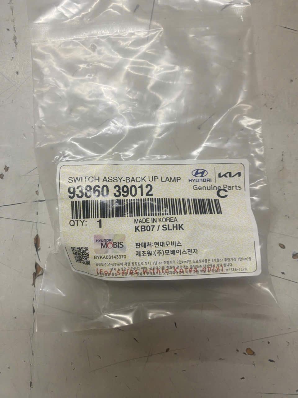 Cảm biến lùi Hyundai Getz, Carens, Venga CH