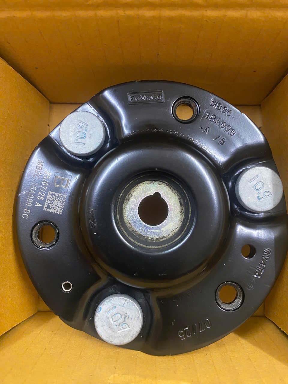 Bát bèo giảm xóc trước Ford Ranger 2023-2026 CH