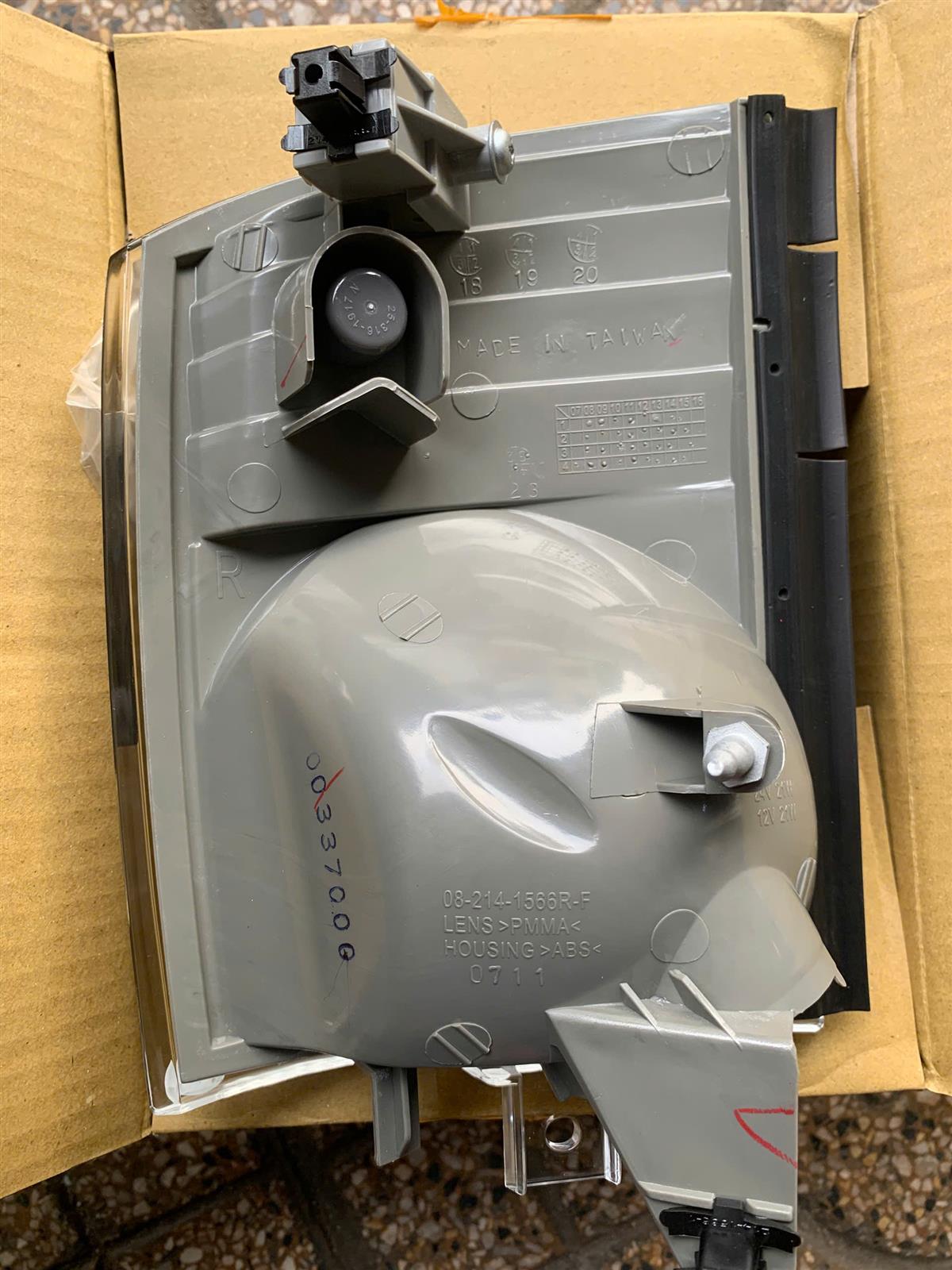 Đèn hông Mitsubishi Fuso Canter Denso