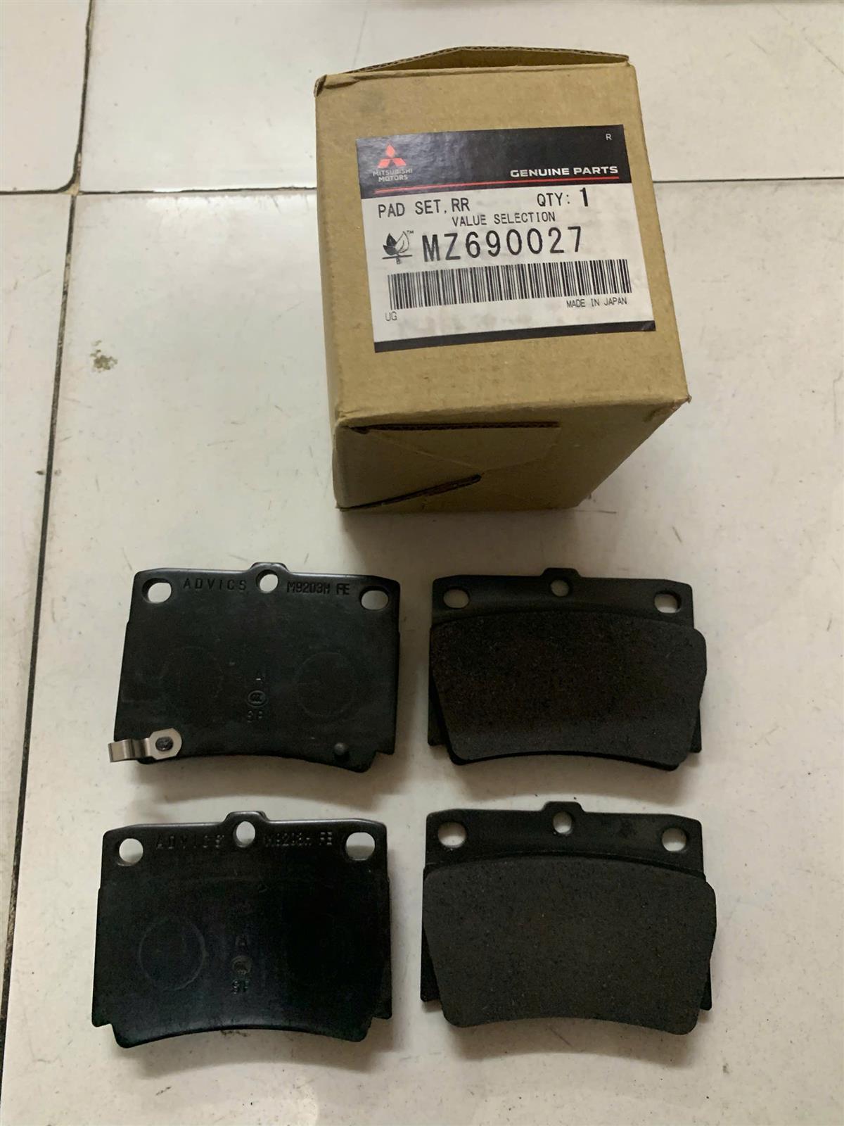 Má phanh sau Mitsubishi Pajero sport 2015-2017 nhật