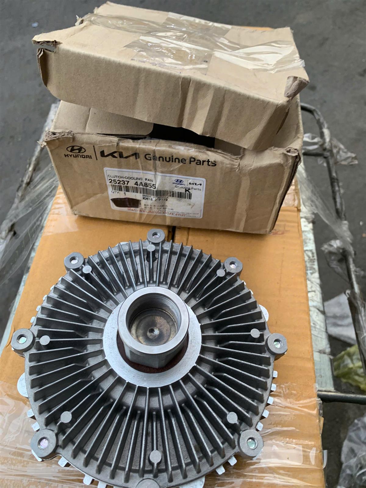 Ly tâm quạt két nước Hyundai HD35, HD38, K200, K250 CH