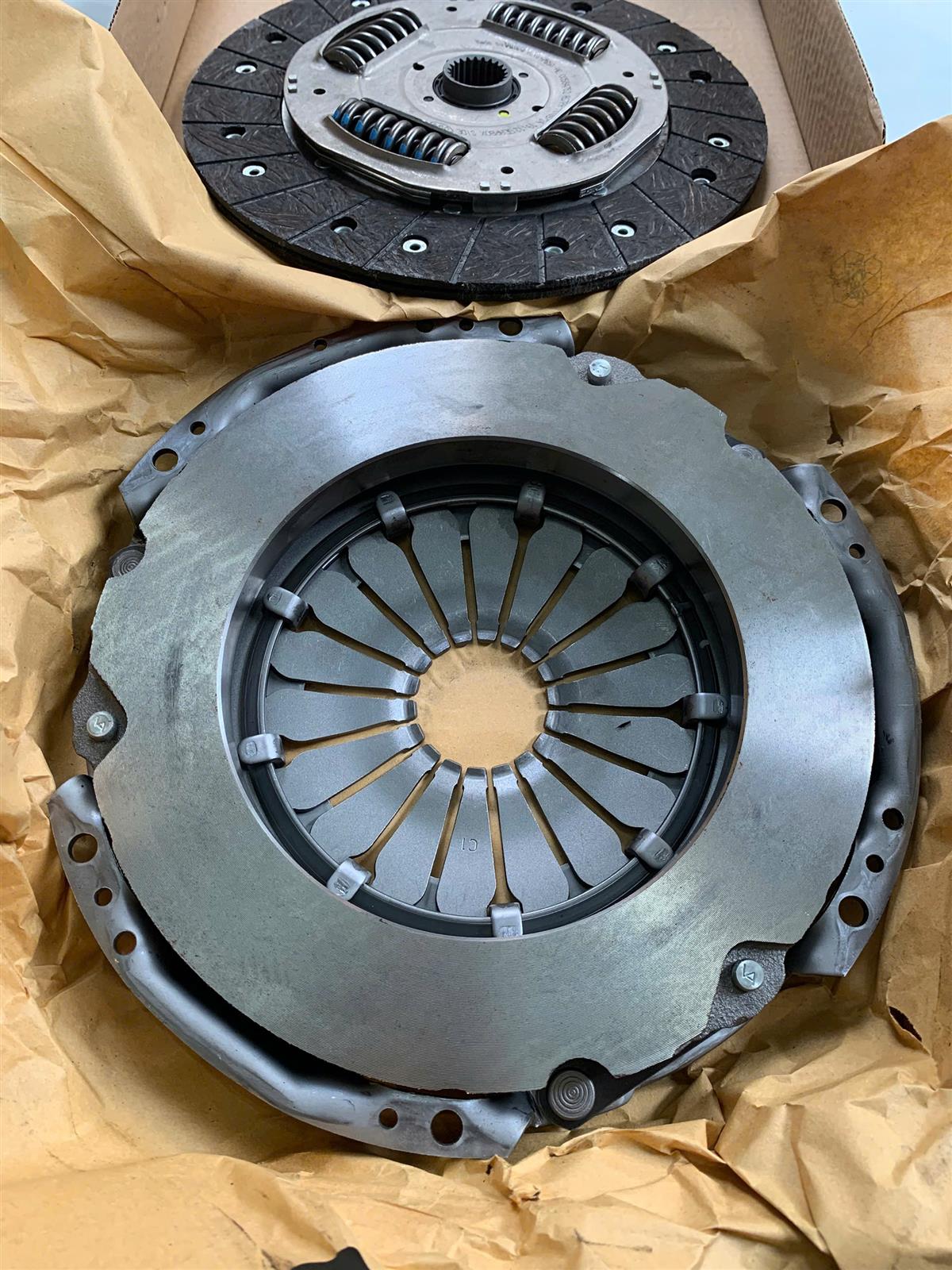 Mâm ép + lá côn ford Transit 2005-2011 CH( bánh đà đơn)