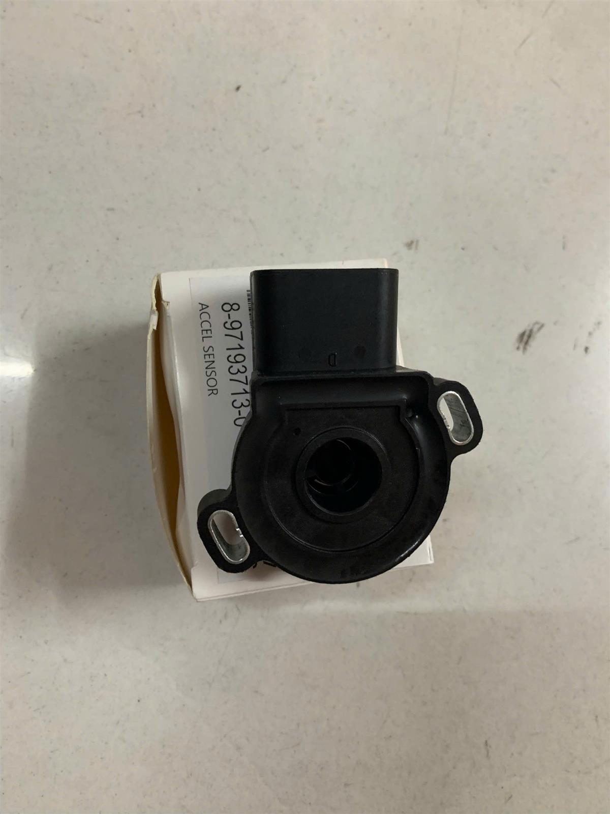 Cảm biến chân ga Isuzu Dmaz CH