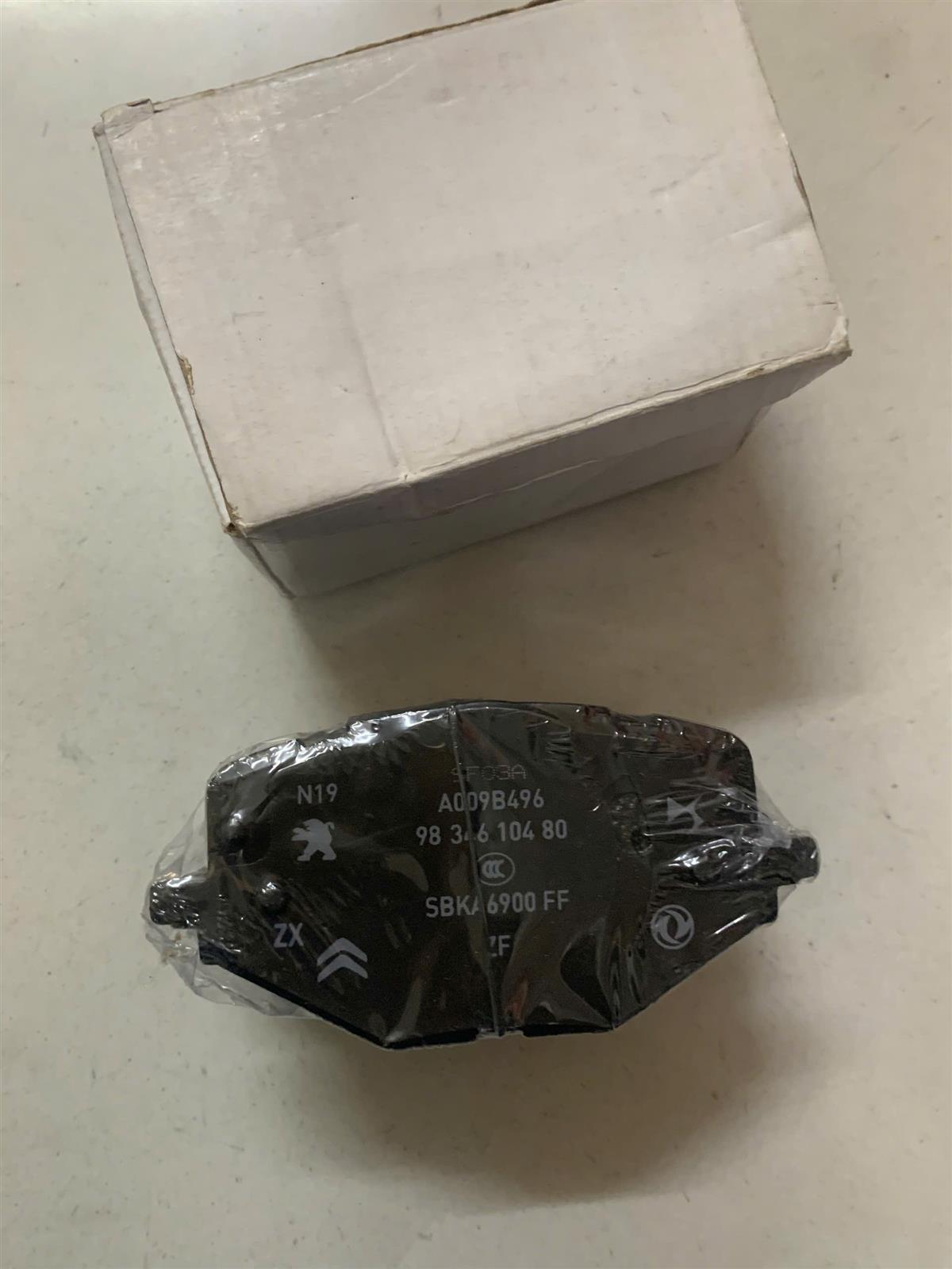 Má phanh trước Peugeot 2008 CH