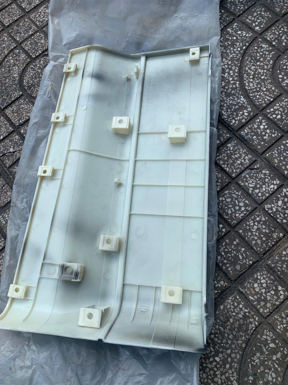 Ốp vè hông Hino 700 TH