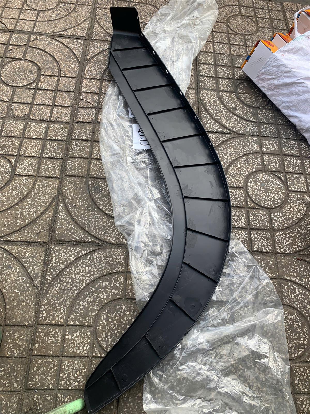 Ốp cua vè hông trước Hino 700 TH