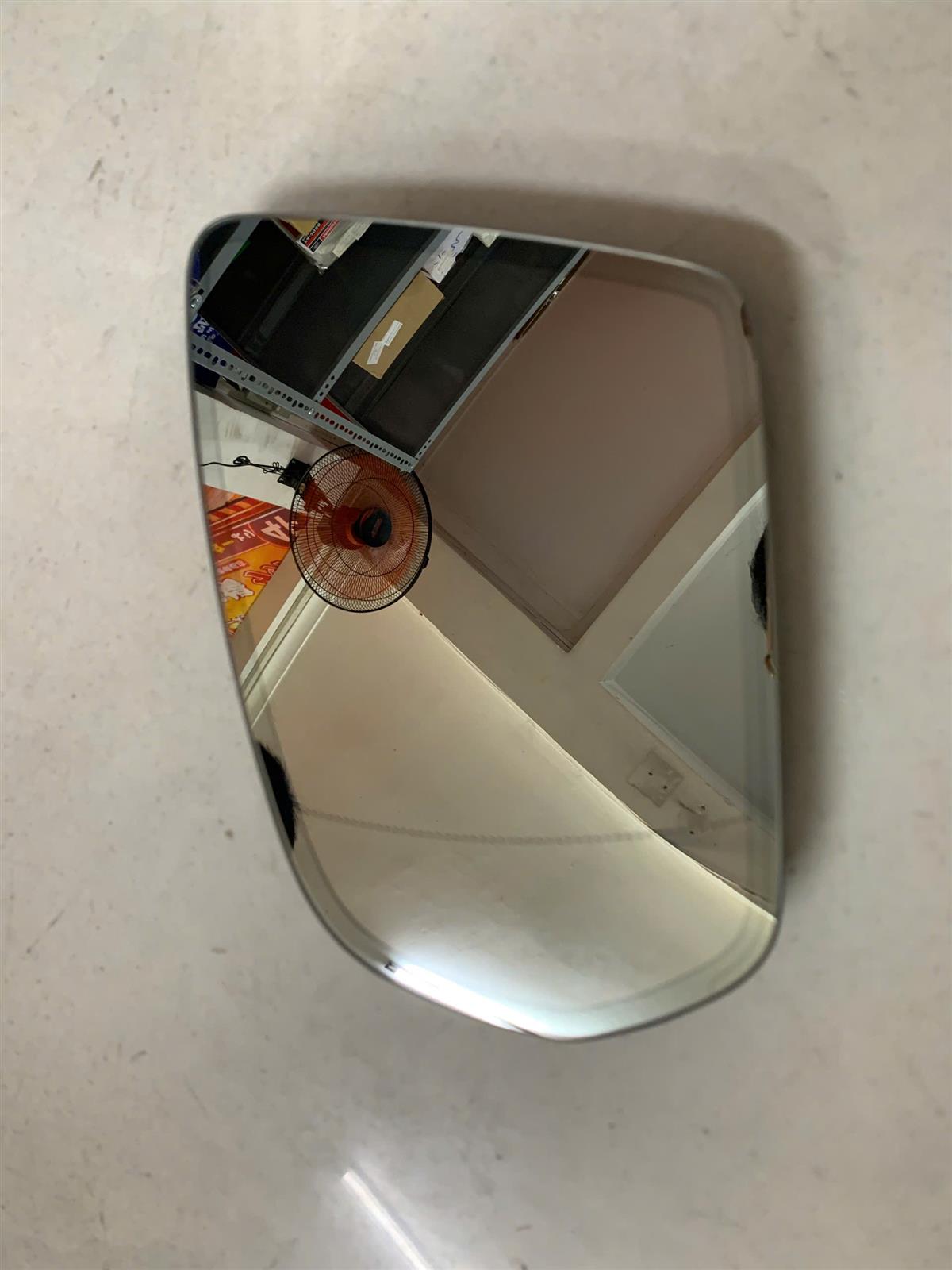 Mặt kính chiếu hậu Mercedes E180, C250 2020 CH( có sấy+vượt)