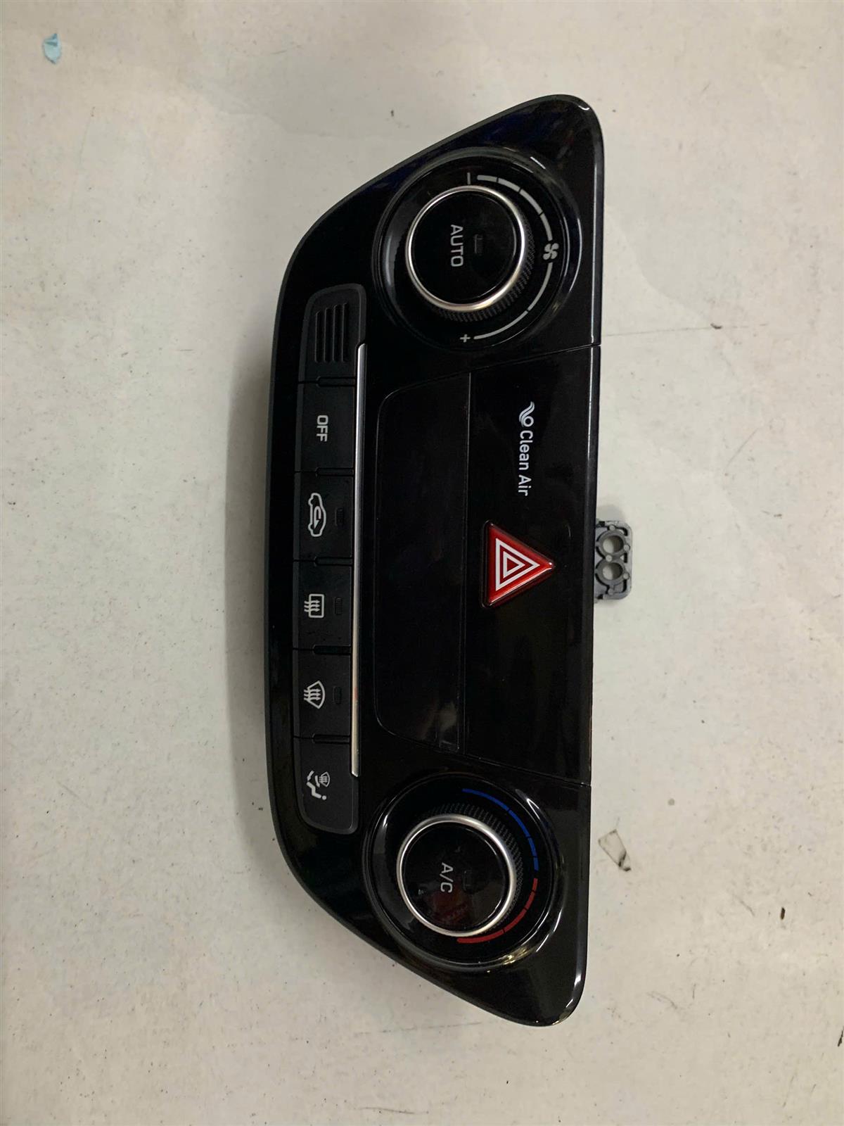 Công tắc chỉnh lạnh taplo Hyundai Accent 2022 Bãi